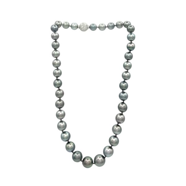 Tahitian Pearls with Diamond Clasp