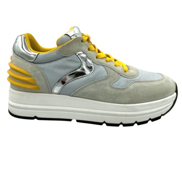 Voile Blanche Sneakers (US 9)