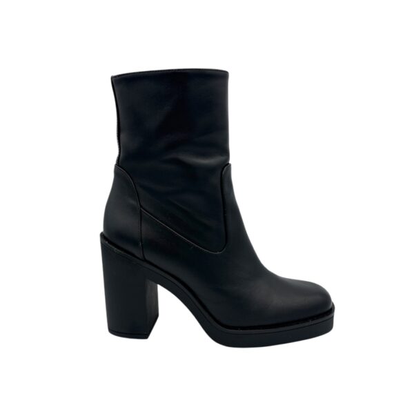 Stuart Weitzman Booties (US 8)