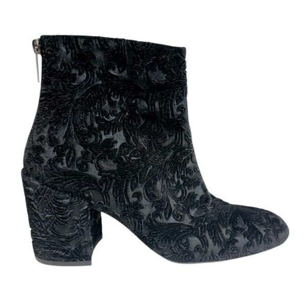 Stuart Weitzman Booties (US 8)