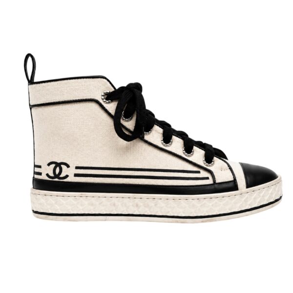 Chanel Sneakers (US 5.5)