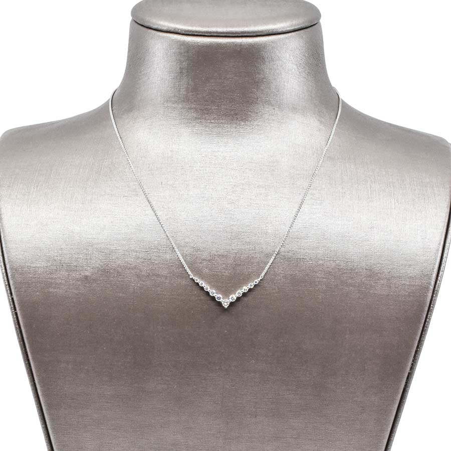 vivid-diamond-v-18k-white-gold-necklace