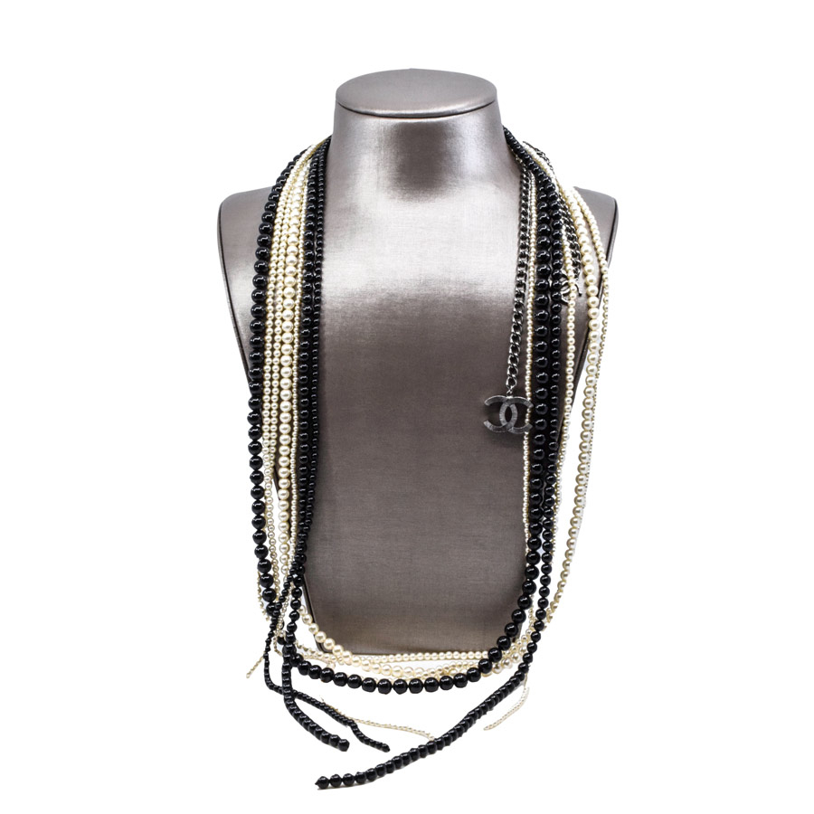 chanel-multistrand-pearl-long-neckace-1