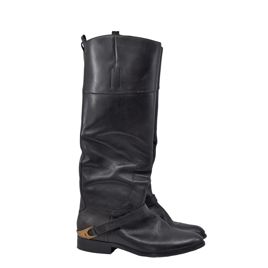 goldengoose-black-leather-boots