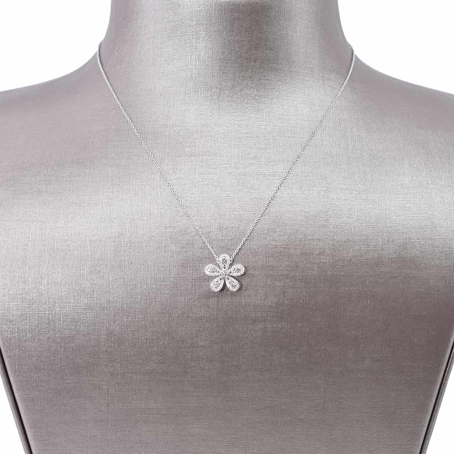 vivid-18k-white-gold-flower-pendant-diamond-necklace-1