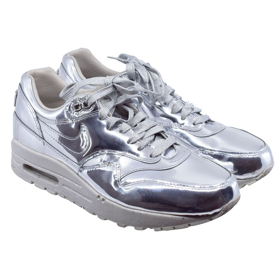 nike-silver-airmax-sneaker-1