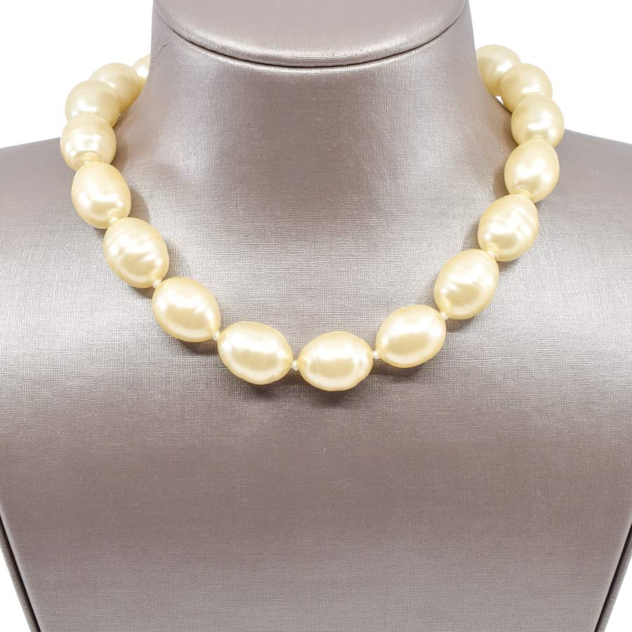 chanel-big-pearl-choker-toggle-necklace-1