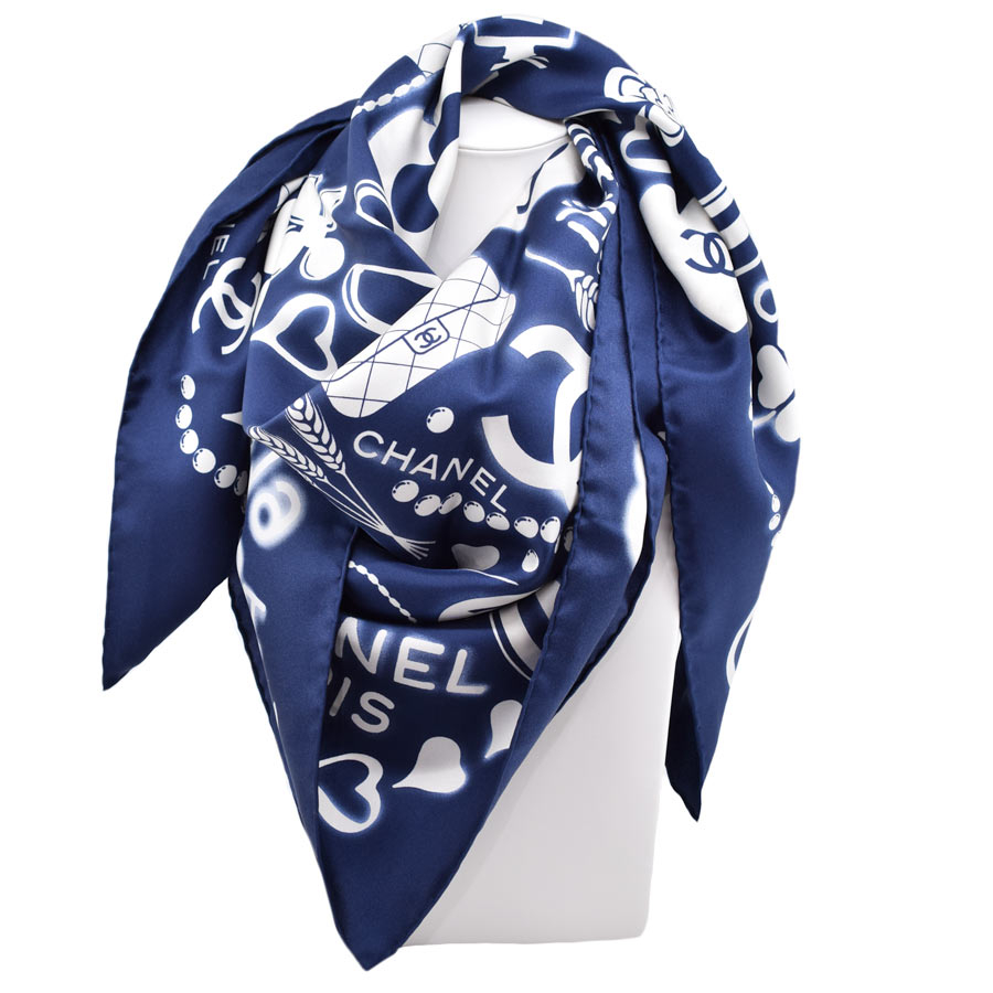 chanel-navy-silk-bag-shoe-pattern-scarf-2