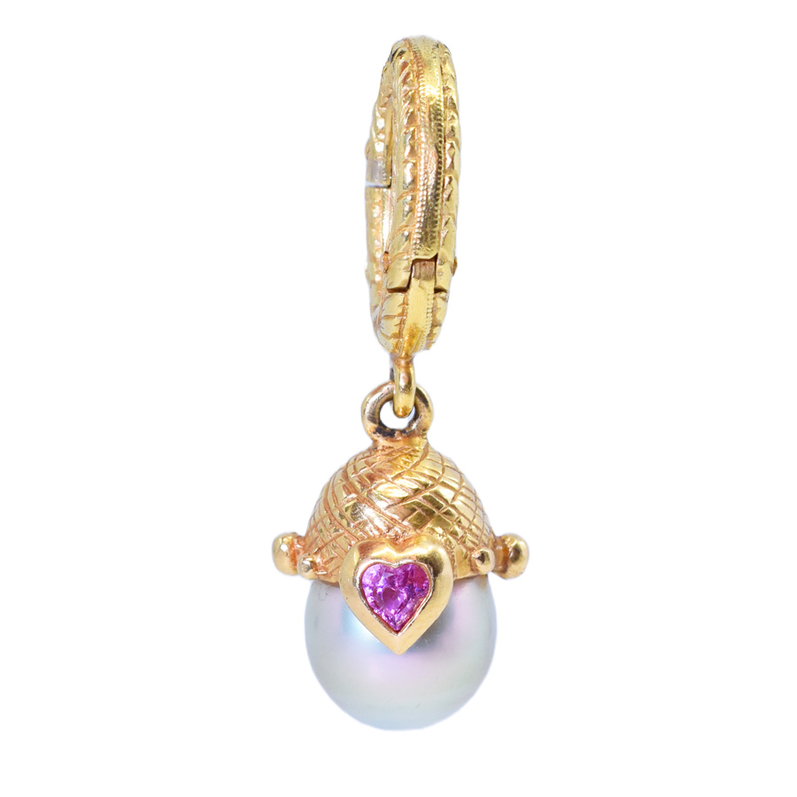 unsigned-heart-18k-yellow-gold-pearl-pendant-1