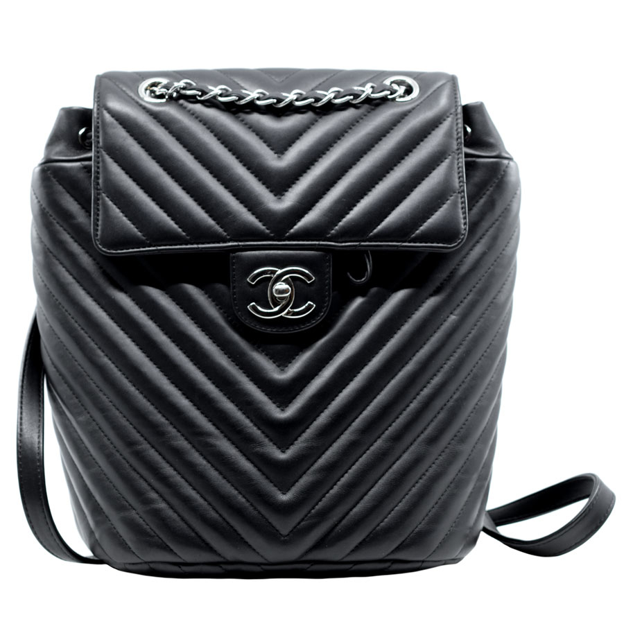 chanel-chevron-black-leather-backpack-1