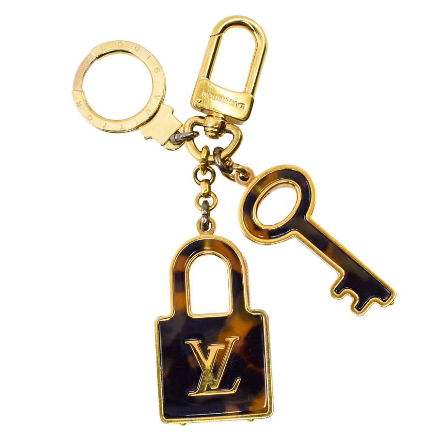 louisvuitton-lock-key-keychain-1