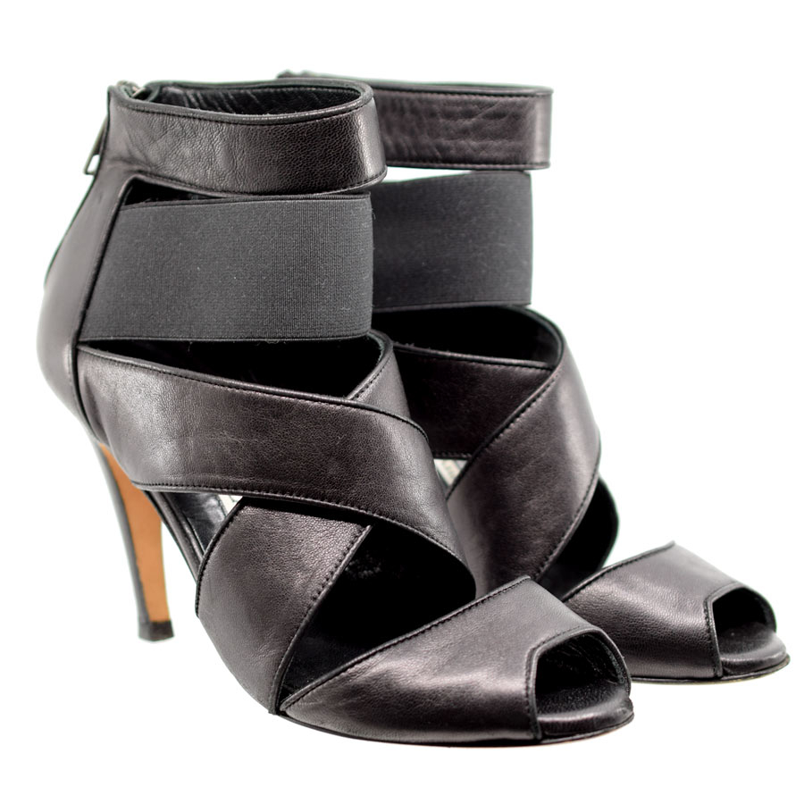 manoloblahnik-black-leather-elastic-wrap-bootie-heels
