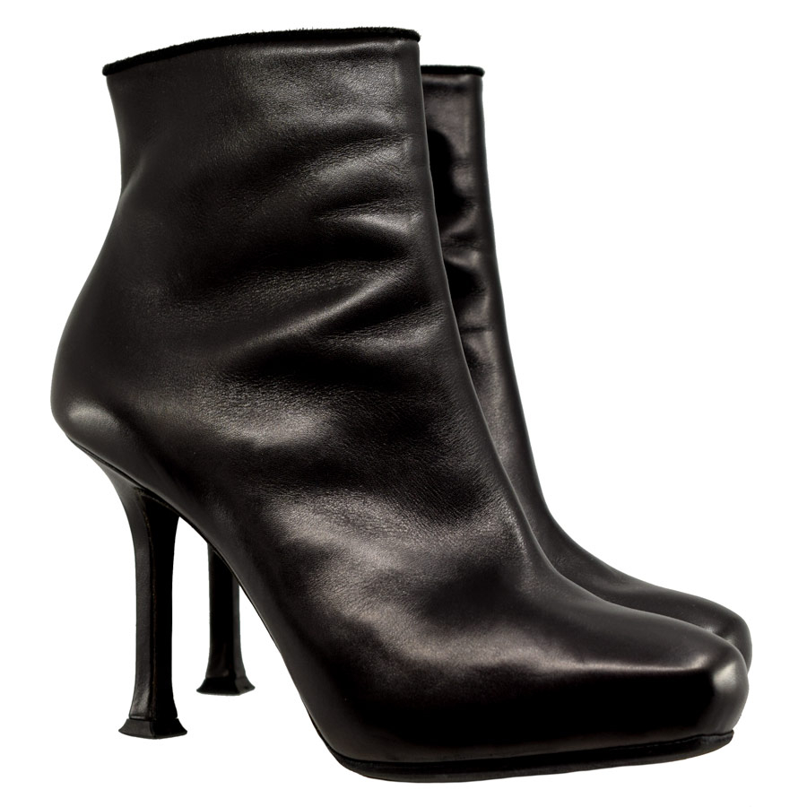 donnakaren-black-leather-platform-heel-booties
