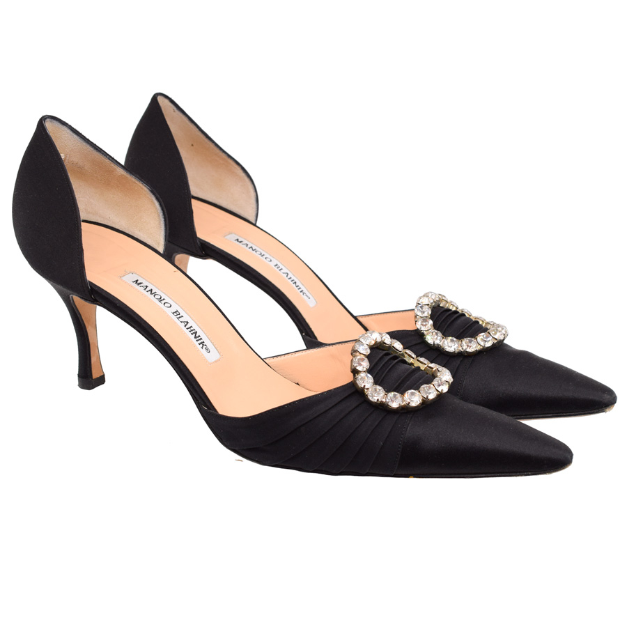manoloblahnik-black-crystal-round-heels