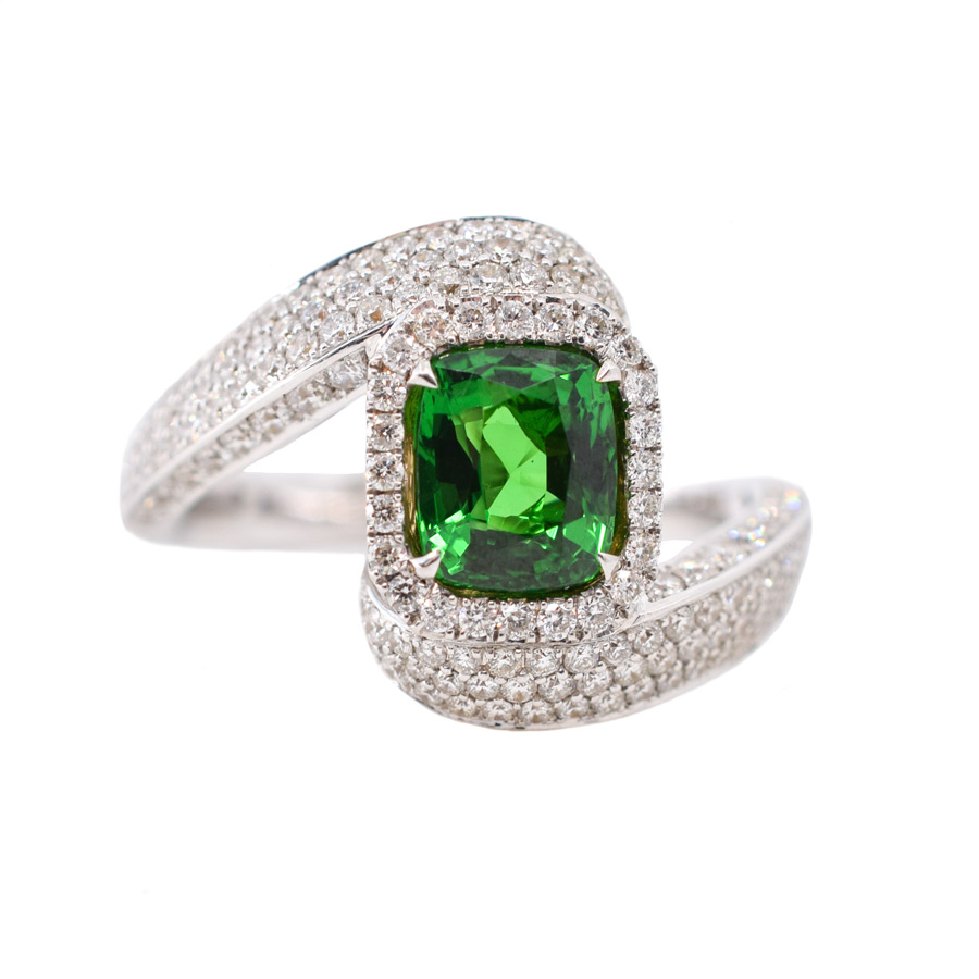 unsigned-18k-white-gold-diamond-swirl-emerald-diamond-ring-1