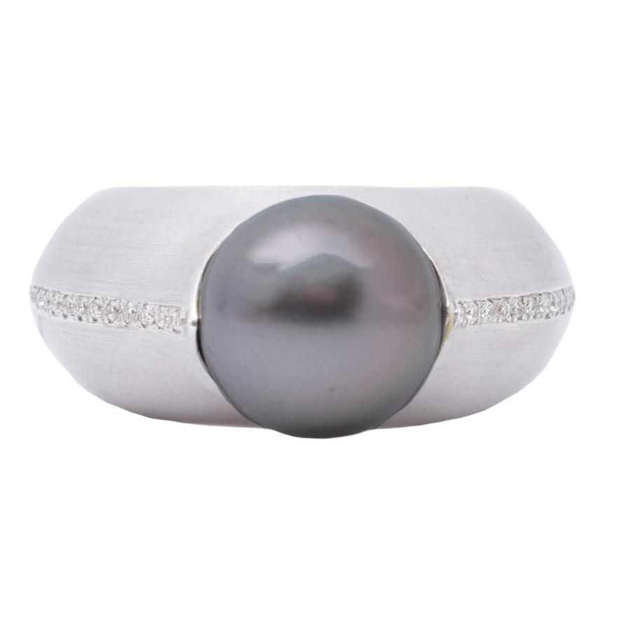 unsigned-brushed-18k-white-gold-diamond-bar-black-pearl-ring-1