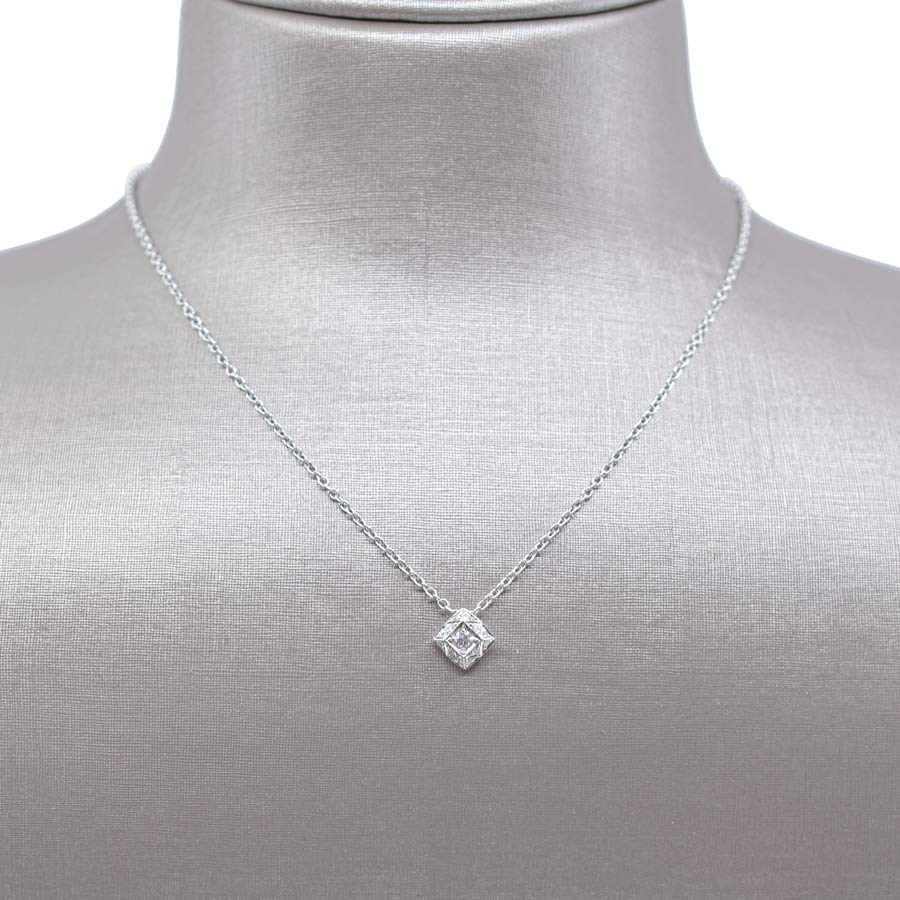 unsigned-18k-white-gold-diamond-diamond-pendant-chain-1