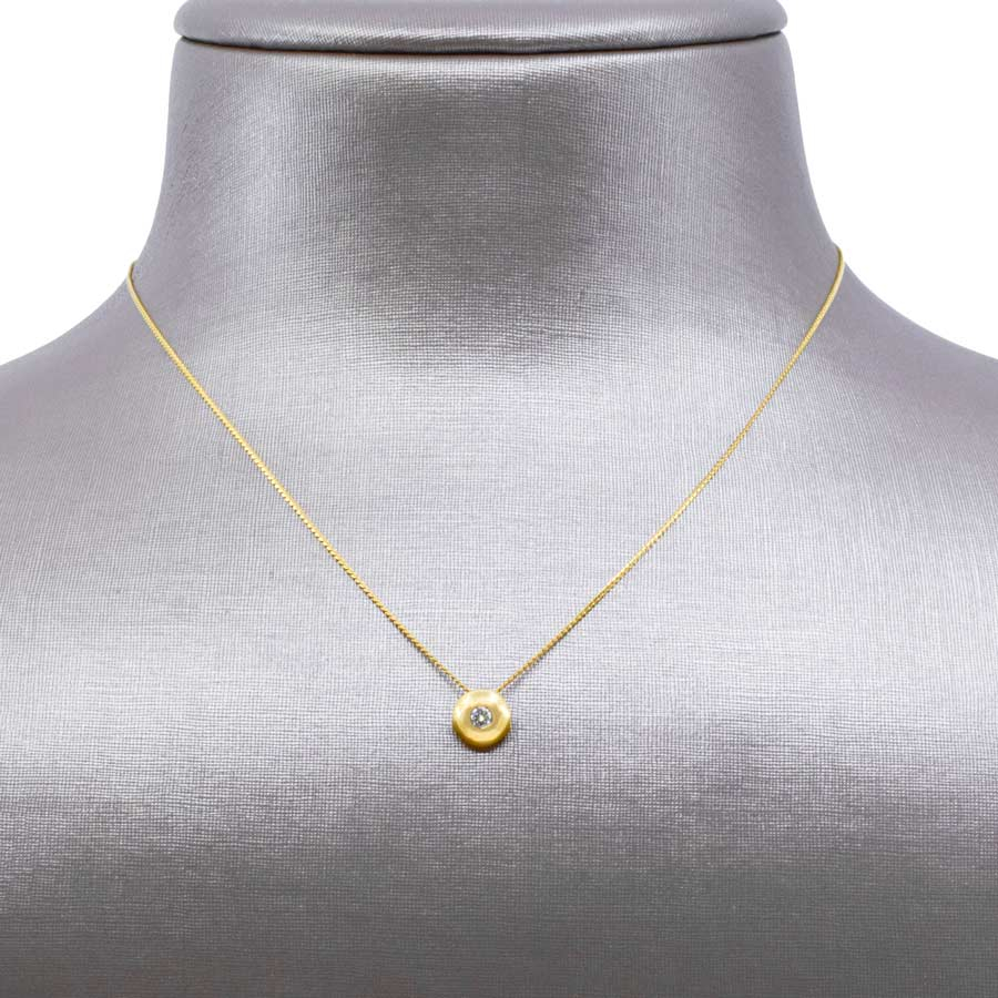 unsigned-yellow-gold-small-diamond-round-pendant-2