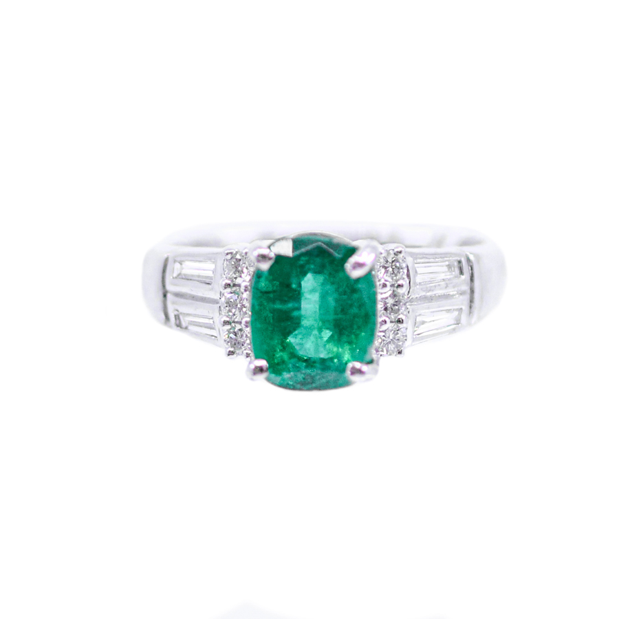 vintage-emerald-white-gold-diamond-sides-ring-1